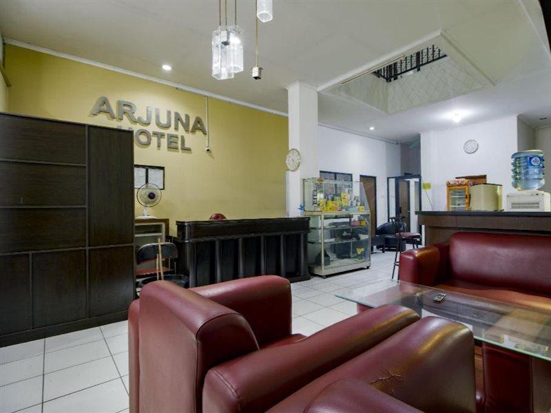 Hotel Arjuna Bekasi Bagian luar foto