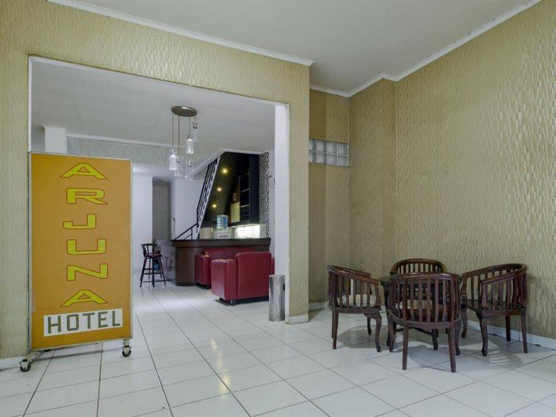 Hotel Arjuna Bekasi Bagian luar foto