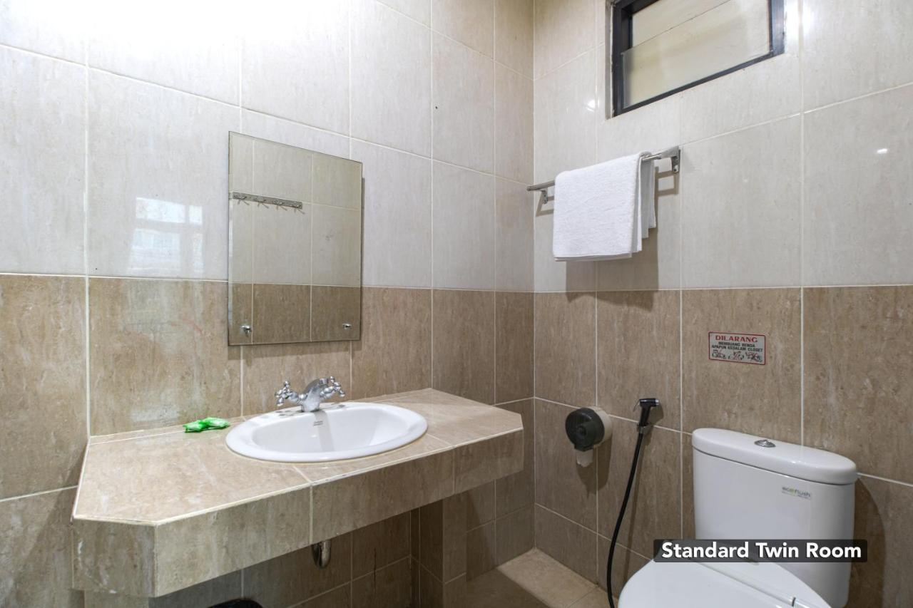 Hotel Arjuna Bekasi Bagian luar foto
