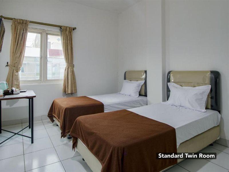 Hotel Arjuna Bekasi Bagian luar foto